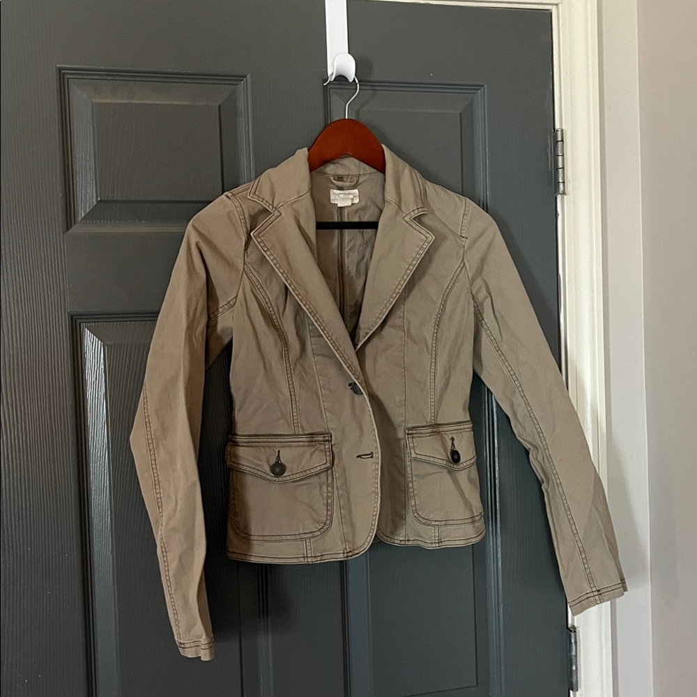 Women American eagle corduroy tan button up jacket jacket/blazer. Size XS